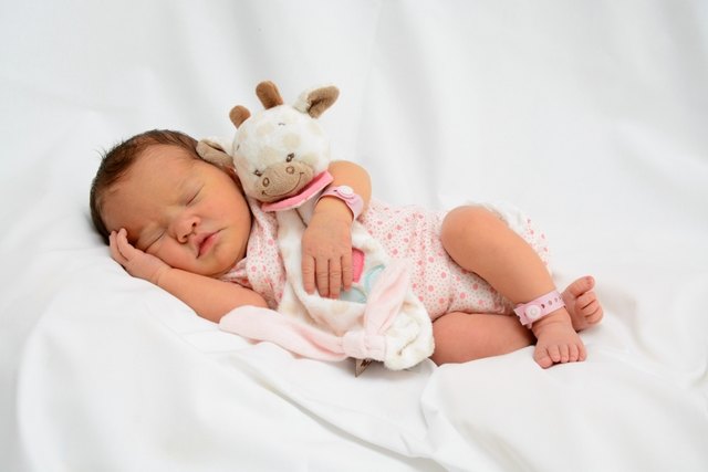 Valentina Jasmin Datum: 8.6.2016 Eltern: Melanie Hernah und Kurt Jobst Geburtsort: LKH Graz Größe: 48 cm Gewicht: 2920 g