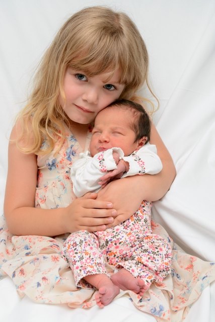 Mia Marie Datum: 8.6.2016 Eltern: Silke Stefancic und Martin Kulass Geburtsort: LKH Graz Größe: 50 cm Gewicht: 3100 g