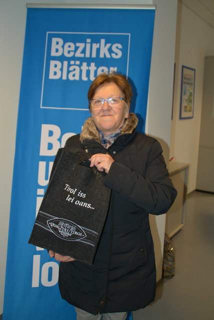 Monika Mittermair aus Telfs freut sich über den Preis der Agrarmarketing.