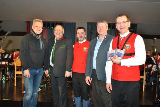 Komponisten v.li nach re: Manfred Gradwohl, Reinhold Buchas, Josef Winkler, Karlheinz Promitzer, Obmann Gernot Lichtenegger(nicht auf dem Bild: Anton Hirschmugl)