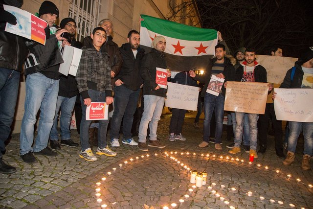 Mahnwache für die Opfer von Aleppo vor dem Schloss Mirabell in Salzburg | Foto: Franz Neumayr/MMV