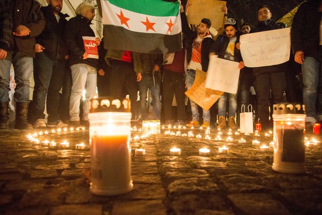 Mahnwache für die Opfer von Aleppo vor dem Schloss Mirabell in Salzburg | Foto: Franz Neumayr/MMV