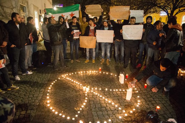 Mahnwache für die Opfer von Aleppo vor dem Schloss Mirabell in Salzburg | Foto: Franz Neumayr/MMV