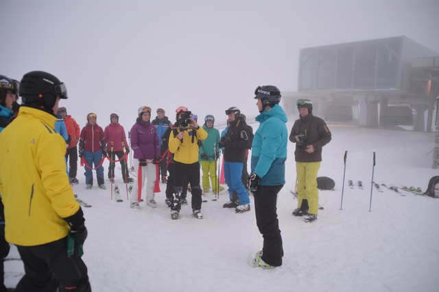 Aufwärmen mit dem Ski-Guide und Ötscherlifte-Geschäftsführer Andreas Buder.