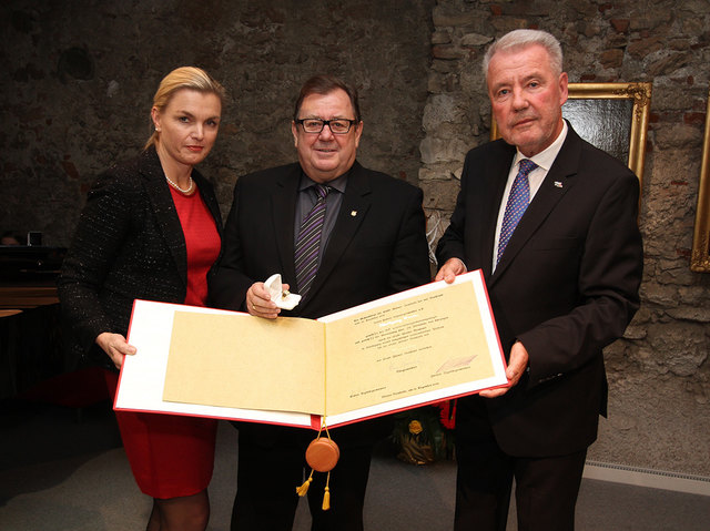 Mag. Lidwina Unger (Stadträtin für Auszeichnungen), Erster Vizebürgermeister a.D. Wolfgang Trofer, Bürgermeister Mag. Klaus Schneeberger