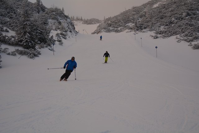 In den frühen Morgenstunden kann man am Hochkar schon die unberührten Pisten genießen.