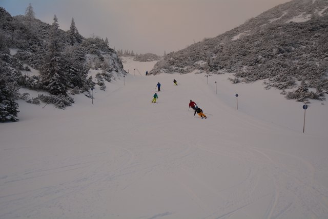 In den frühen Morgenstunden kann man am Hochkar schon die unberührten Pisten genießen.