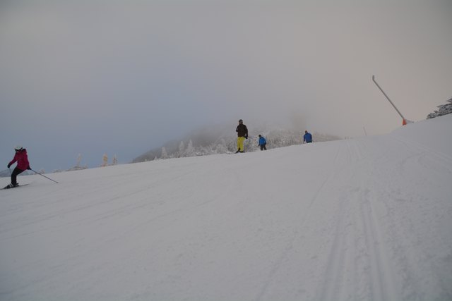 In den frühen Morgenstunden kann man am Hochkar schon die unberührten Pisten genießen.