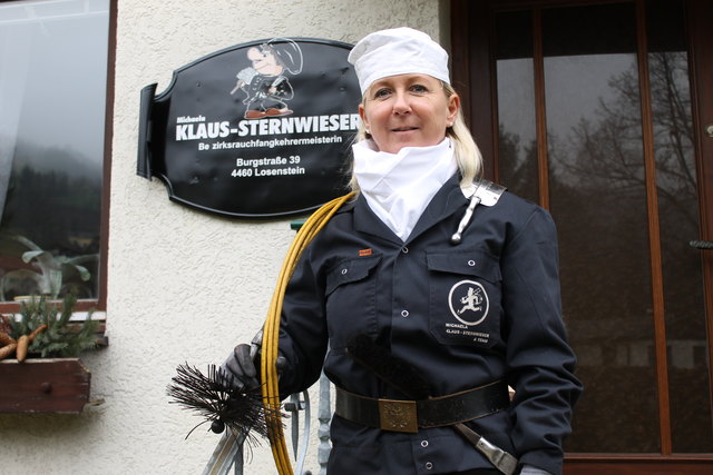 In der Männerdomäne gibt's auch Frauen: Rauchfangkehrermeisterin Michaela Klaus-Sternwieser aus Losenstein. | Foto: Auer