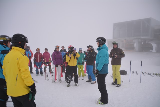 Aufwärmen mit dem Ski-Guide und Ötscherlifte-Geschäftsführer Andreas Buder.