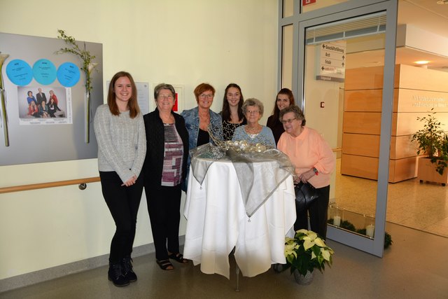 Schuhmacher Carina, Klientin Volkshilfe, DGKS Zachl Rosmarie, Huber Nicole, Klientin Volkshilfe, Thürriedl Jana, Klientin Volkshilfe (v. l.). | Foto: HLW Steyr