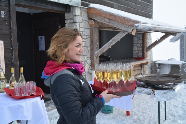 Mit einem Gläschen Sekt stießen die Organisatoren auf das neue Wintersport-Angebot am Göstlinger Hochkar an.
