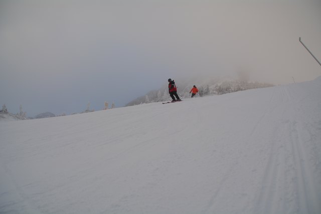 In den frühen Morgenstunden kann man am Hochkar schon die unberührten Pisten genießen.