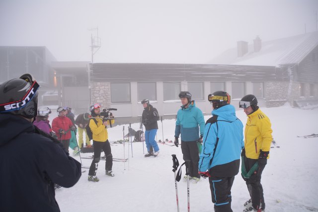 Aufwärmen mit dem Ski-Guide und Ötscherlifte-Geschäftsführer Andreas Buder.
