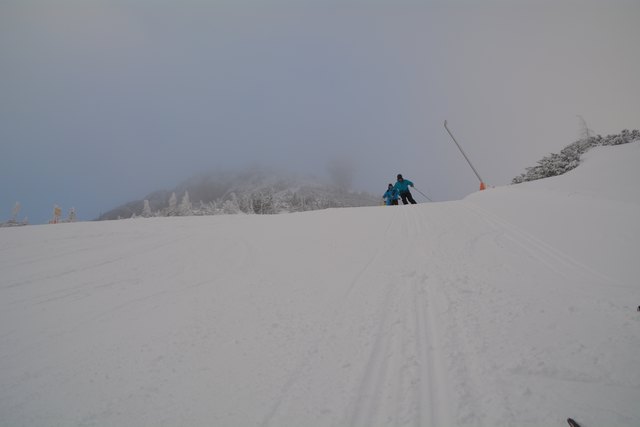 In den frühen Morgenstunden kann man am Hochkar schon die unberührten Pisten genießen.