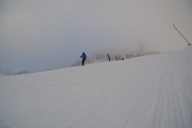 In den frühen Morgenstunden kann man am Hochkar schon die unberührten Pisten genießen.