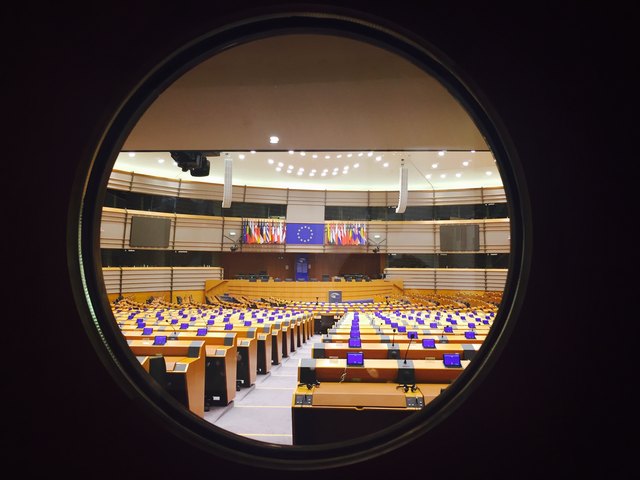 Schülern und Lehrern soll ein Blick hinter die Kulissen von EU-Institutionen wie dem EU-Parlament gewährt werden