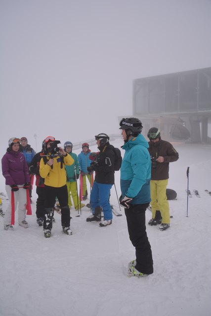 Aufwärmen mit dem Ski-Guide und Ötscherlifte-Geschäftsführer Andreas Buder.