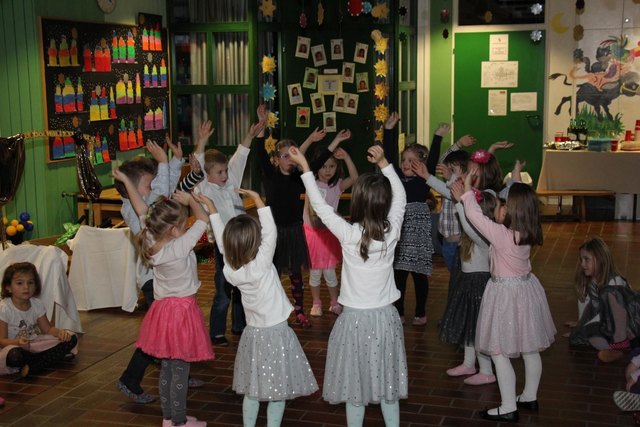 Ein Vortanzen der Mooskirchner Kindergartenkinder. | Foto: KK
