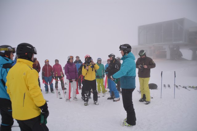 Aufwärmen mit dem Ski-Guide und Ötscherlifte-Geschäftsführer Andreas Buder.