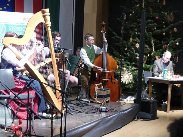 Echte Volksmusik in allen Variationen und Klängen und Texte von Ernst Zwanzleitner waren beim SUMT im Steiermarkhof zu hören