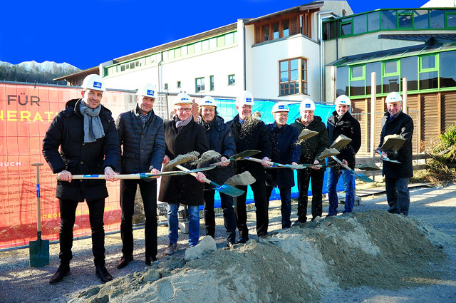 Der Spatenstich für den Umbau und die Erweiterung der Betreuungs- und Pflegeeinrichtung wurde gesetzt.