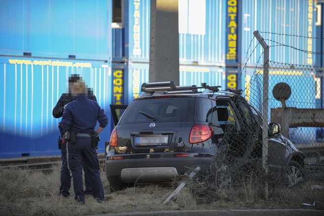 Der Fluchtwagen wurde in der Oberen Lend in Hall aufgefunden. | Foto: ZEITUNGSFOTO.AT