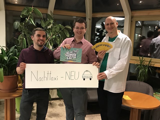 Die NÖ.Regional GmbH unterstützt das Wienerwald Nachttaxi mit der Kostenübernahme für Druck und Design des Infomaterials. Am Bild: Peter Polatschek-Fries von der NÖ.Regional GmbH, Jugendgemeinderat Thomas Tweraser und Umweltstadtrat Michael Sigmund. | Foto: privat