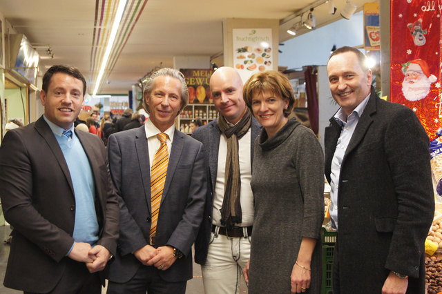 Franz Danler (IIG), Kurt Dengg (Marktleitung Markthalle), Ewald Eichlberger (MO Energy), Bgm. Christine Oppitz-Plörer und Hubert Pancheri (PHL)