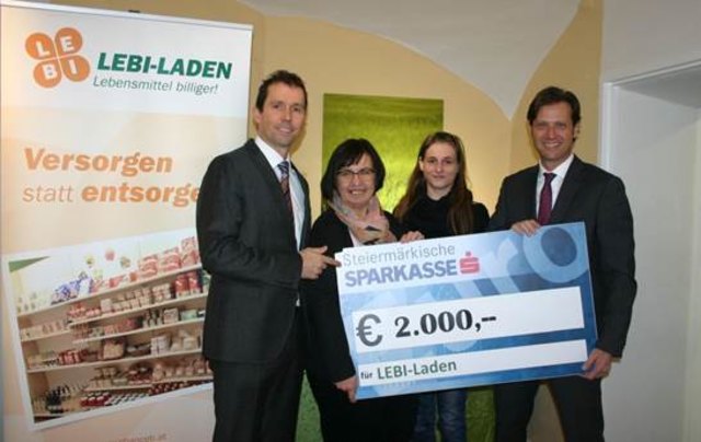 Bei der Übergabe: Alexander Szameitat, Prokurist proALPHA Software Austria GmbH; Mag.a Eva Skergeth-Lopič, Chance B Geschäftsführerin; Jacqueline Fall, Leiterin des LEBI-Ladens; DI Michael T. Sander, Geschäftsführer proALPHA Software Austria GmbH (v.l.).