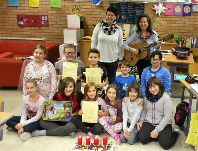 1.R.: Anna-Maria Prock, Irem Özdemir, Kornelia Kollermann, Anna-Lena Schuh, Michelle Tauber, Manjana Stoidl
2.R.: Lisa Pungrcar, Tobias Raisl, Ali Özdemir, Manuel Zeillinger, Nicole Zeillinger
3.R.: Gabriele Winter, Regina Matzek | Foto: privat