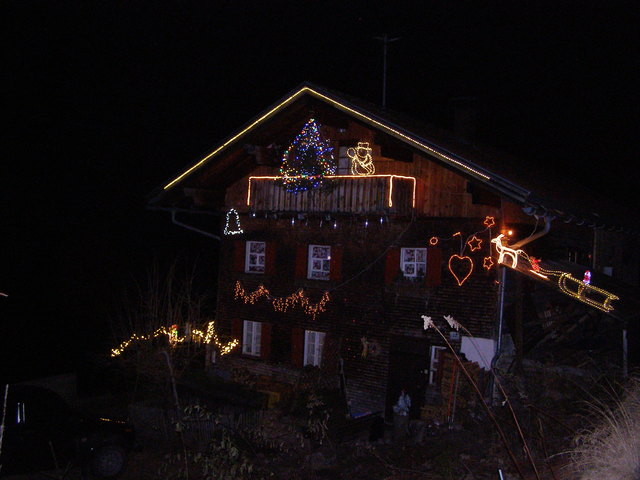 schön beleuchtetes Haus