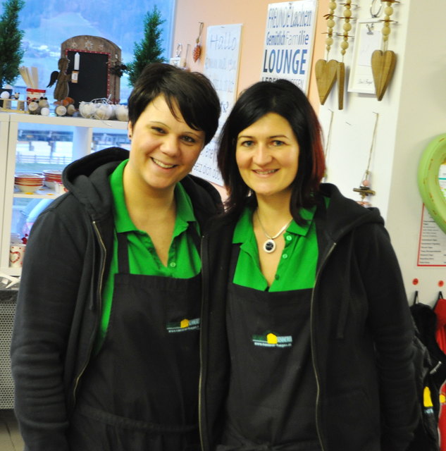 Die zwei Damen vom Sennereigschäftl in Fügen, links Babsi Hartl und rechts Shopleiterin Anja Maria Steinlechner