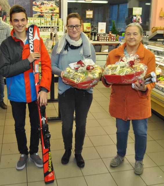 Die drei GewinnerInnen des Gewinnspieles von links nach rechts: David Wegscheider Fügenberg 2.Preis, Kathrin Haun Fügen 3. Preis und Hartl Antonia Uderns 1.Preis