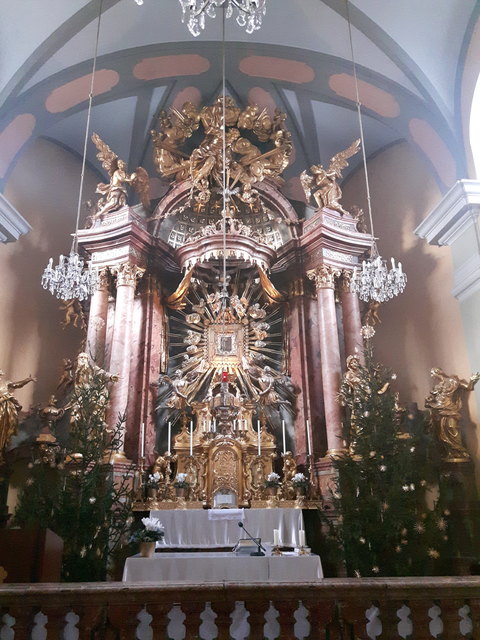 Altar in der Kirche beim Servitenkloster vom Mariahilfberg in Gutenstein