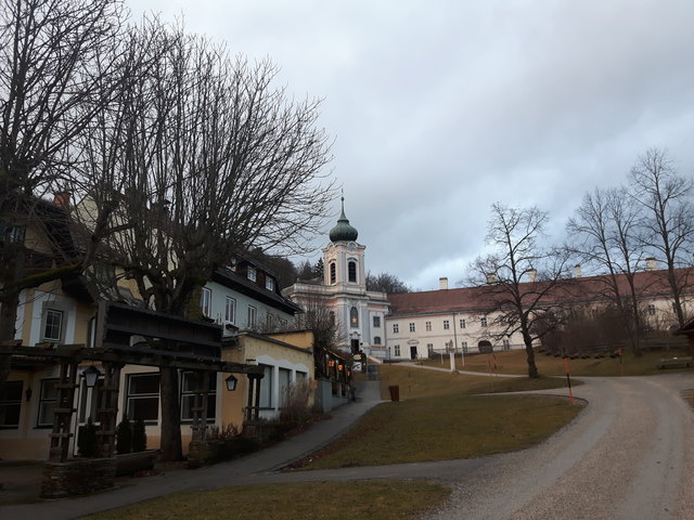 Servitenkloster am Mariahilfberg-Danksagungen geheilter Kranken in der Kirche