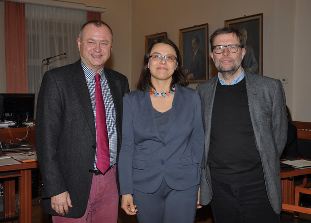 Bürgermeister Hans Stefan Hintner (l.) und Vizebürgermeister Gerhard Wannenmacher (r.) gratulierten Teresa Voboril zur Wahl in die Funktion der Stadträtin für Bau, Infrastruktur und Rechtsangelegenheiten. | Foto: Schlechta