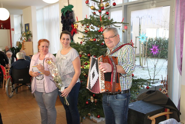 Isabella Antensteiner, Petra Theißl und das Ein-Mann-Orchester Johann Fabian (v.l.)