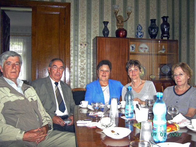 Herr Wipp in der Freundschaftsgesellschaft in Minsk mit den leitenden Beamten, sowie Frau Rada und Frau Lentsch ( von links nach rechts) – 2007 erstmals als Obmann | Foto: privat