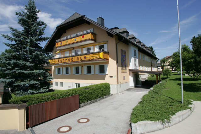 Das aktuelle Gebäude soll die Gemeinde Eugendorf kaufen. Der Neubau wird auf einem 4.000 Quadratmeter großen Grundstück errichtet. | Foto: Franz Neumayr