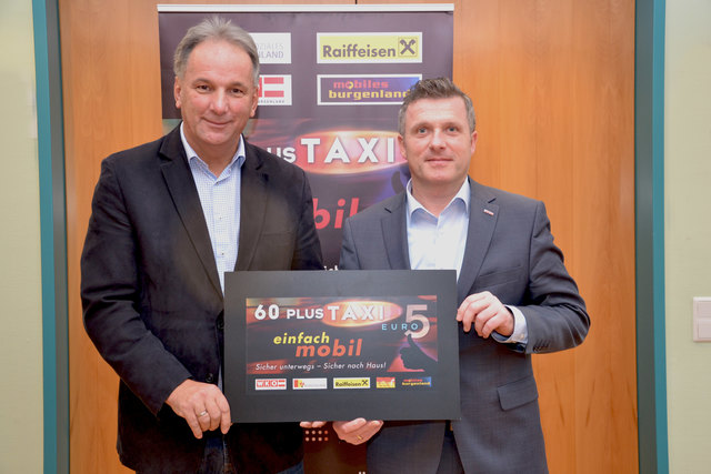 Bürgermeister Helmut Zakall und Bernhard Dillhof starten das 60plusTaxi in Zagersdorf | Foto: WKO