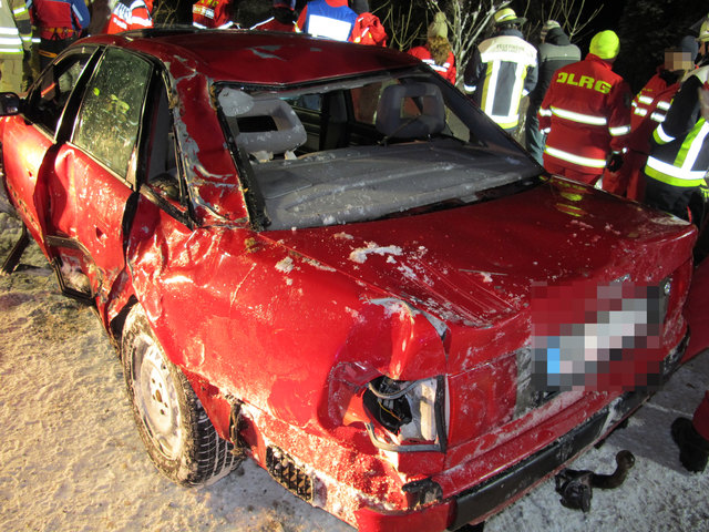 Ein Großaufgebot an Helfern kämpfte um das Leben der beiden Tiroler. | Foto: Polizeipräsidium Oberbayern Süd