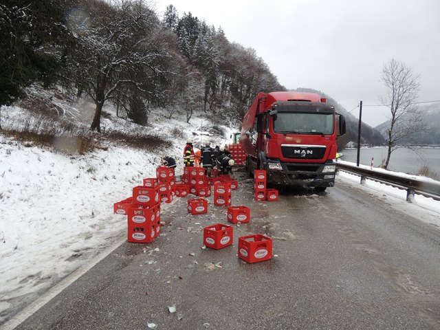 Die Feuerwehr Grein sorgte wieder für Ordnung auf der B3. | Foto: FF Grein