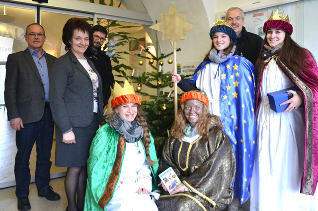 Direktor Erich Hagmann, Pfarrer Thomas Pichler, Stadtchefin Ludmilla Etzenberger, Latzenhofer Susanne, Gassner Daniela, Schlögl Doris, Auferbauer Nora und Johann Wimmer | Foto: Gde. Gföhl