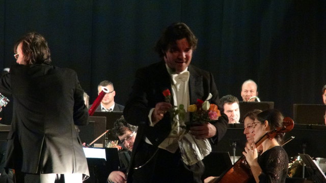 Tenor Janos Mischuretz sang in Wagna Kompositionen von Robert Stolz.