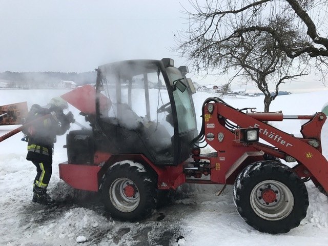 Der Hotrac wurde aus dem Gebäude gezogen und dadurch ein Großbrand verhindert. | Foto: Foto: FF Rohrbach