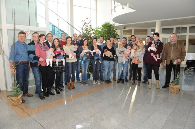 OV Karl Schlögl, Bürger Robert und Bürger-Schlögl Martina mit Tochter Marie, Ewald u. Alexandra Bürger mit Tochter Greta Stefanie, Absenger Alexander und Eva Maria Schlögl mit Tochter Anja, Fasching Siegfried mit 1. Tochter Melissa und Martina mit Tochter Amelia, Schneider Thomas mit 1. Sohn Fabian und Flamm-Schneider Christina mit Sohn Patrick, Hetlinger Robert mit dem 1. Sohn Lion und Schwarz-Hetlinger Tanja mit Tochter Leni, Schermann Roman und Brigitte mit Tochter Mia, Schlögl Phillip mit 1. Tochter Ann | Foto: Foto. privat