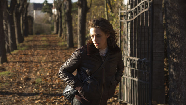 Maureen (Kristen Stewart) hält sich für ein Medium.