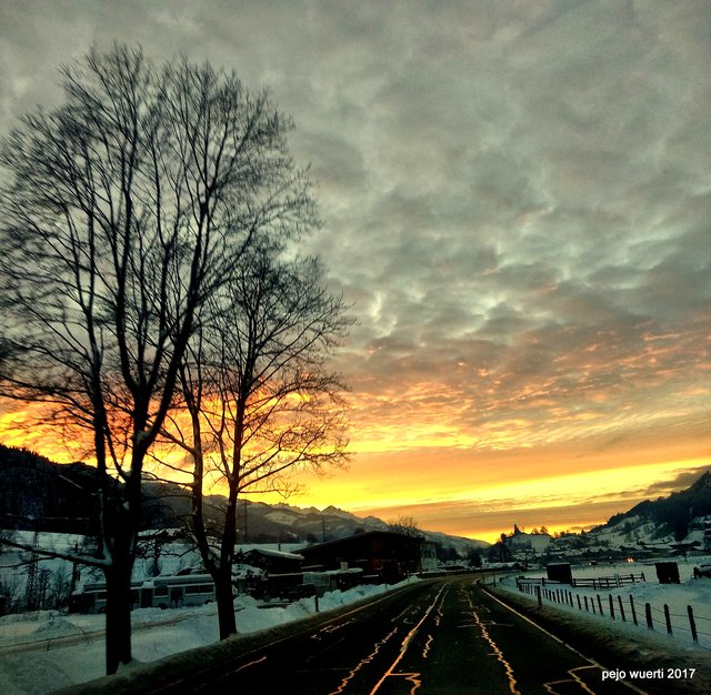 Kurz vor der Pfarrkirche zum hl. Georg in St. Georgen im Pinzgau