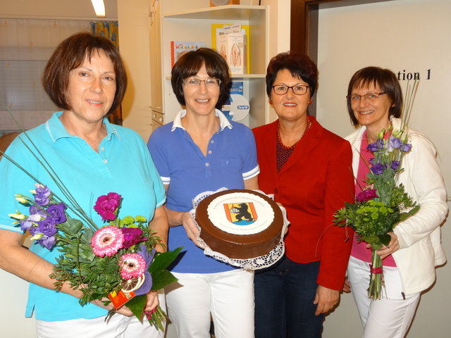 Barbara Klinger-Lehner (2.v.l.) mit Lisbeth Kern (3.v.l.).
